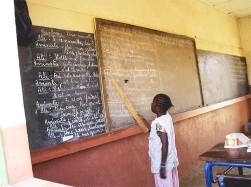 Dans cette classe, 75% de l’enseignement est en bambara. C’est ce qu’on appelle la pédagogie convergente (PC).