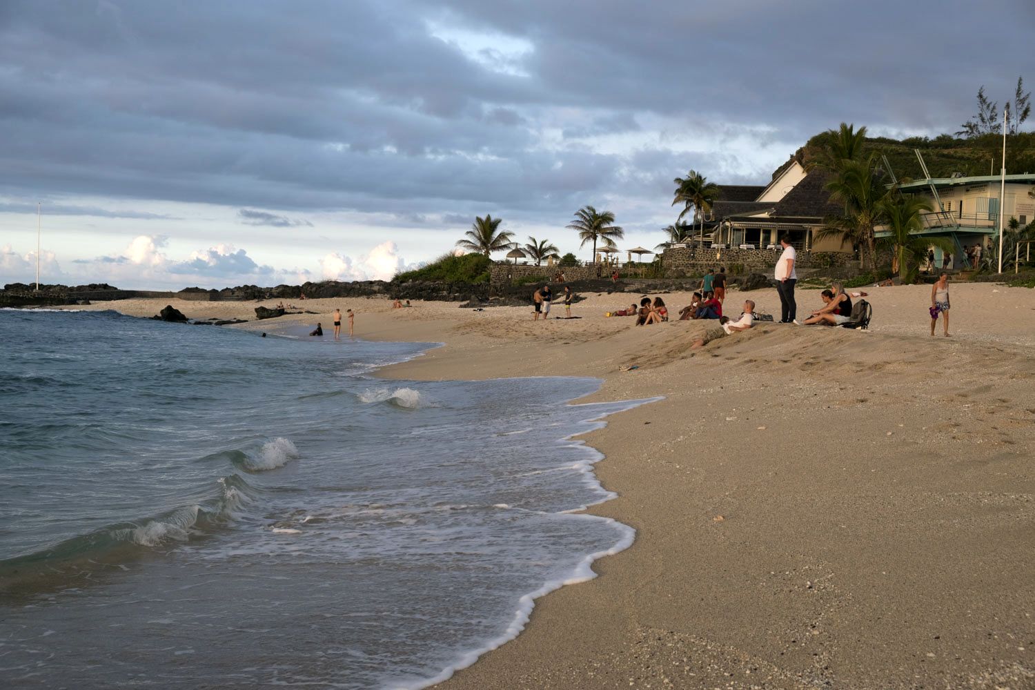 La plage de Boucan-Canot sur la côte ouest de l’île de La Réunion.