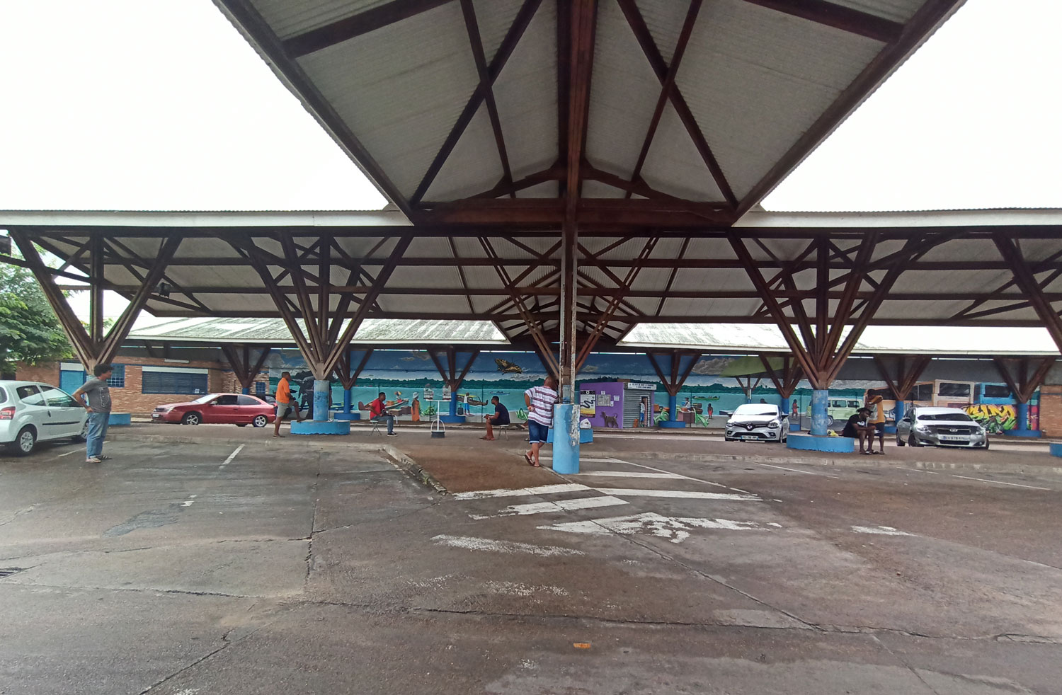 La gare routière de Saint-Laurent du Maroni, lieu d’entrainement des propriétaires de picolettes.
