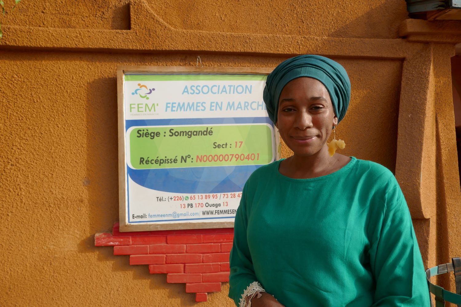 Portrait de Apsatou DIALLO à la fin de l’entretien dans son bureau au Foyer FAMA à Ouagadougou © Globe Reporters