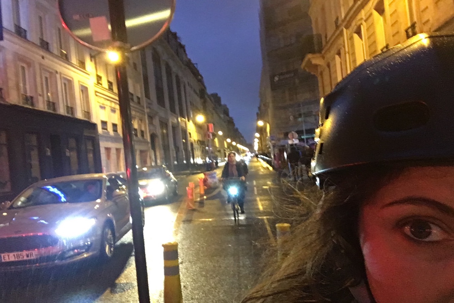 Notre globe-reporter en route à vélo électrique vers l’Institut Paris Région © Globe Reporters