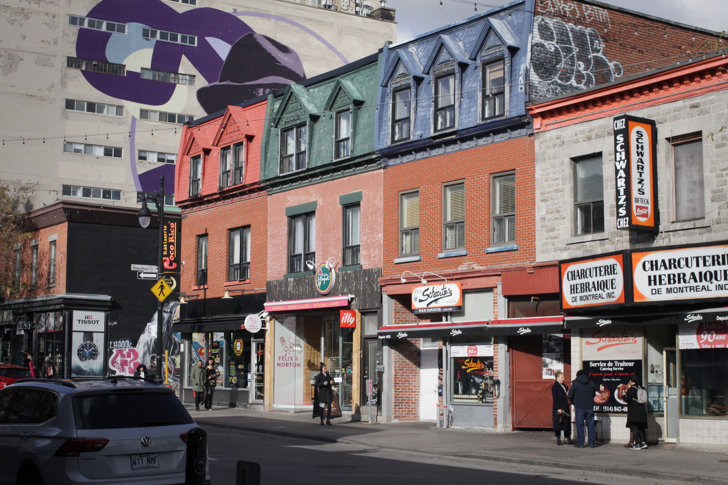Le boulevard Saint-Laurent, artère principale de Montréal. 
