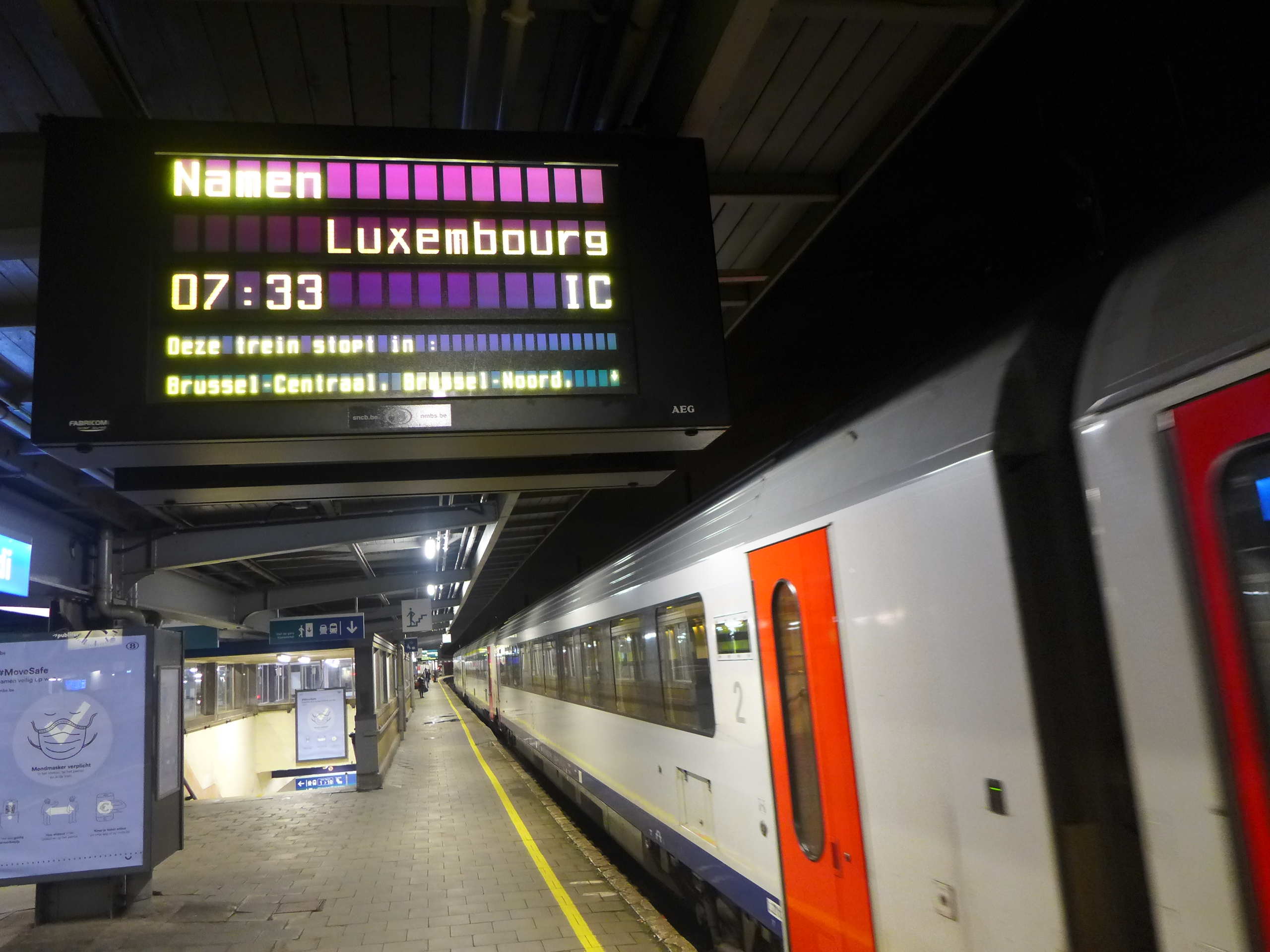 Bruxelles, Gare du Midi, notre correspondant monte à bord du train qui a pour destination le pays voisin Le Luxembourg, pour se rendre à Namur © Globe Reporters