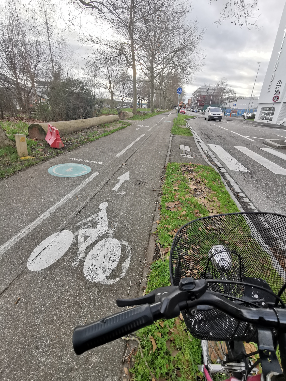 À Strasbourg il est facile de se déplacer en vélo, il y a de nombreuses pistes cyclables, c’est de loin le moyen le plus rapide © Globe Reporters