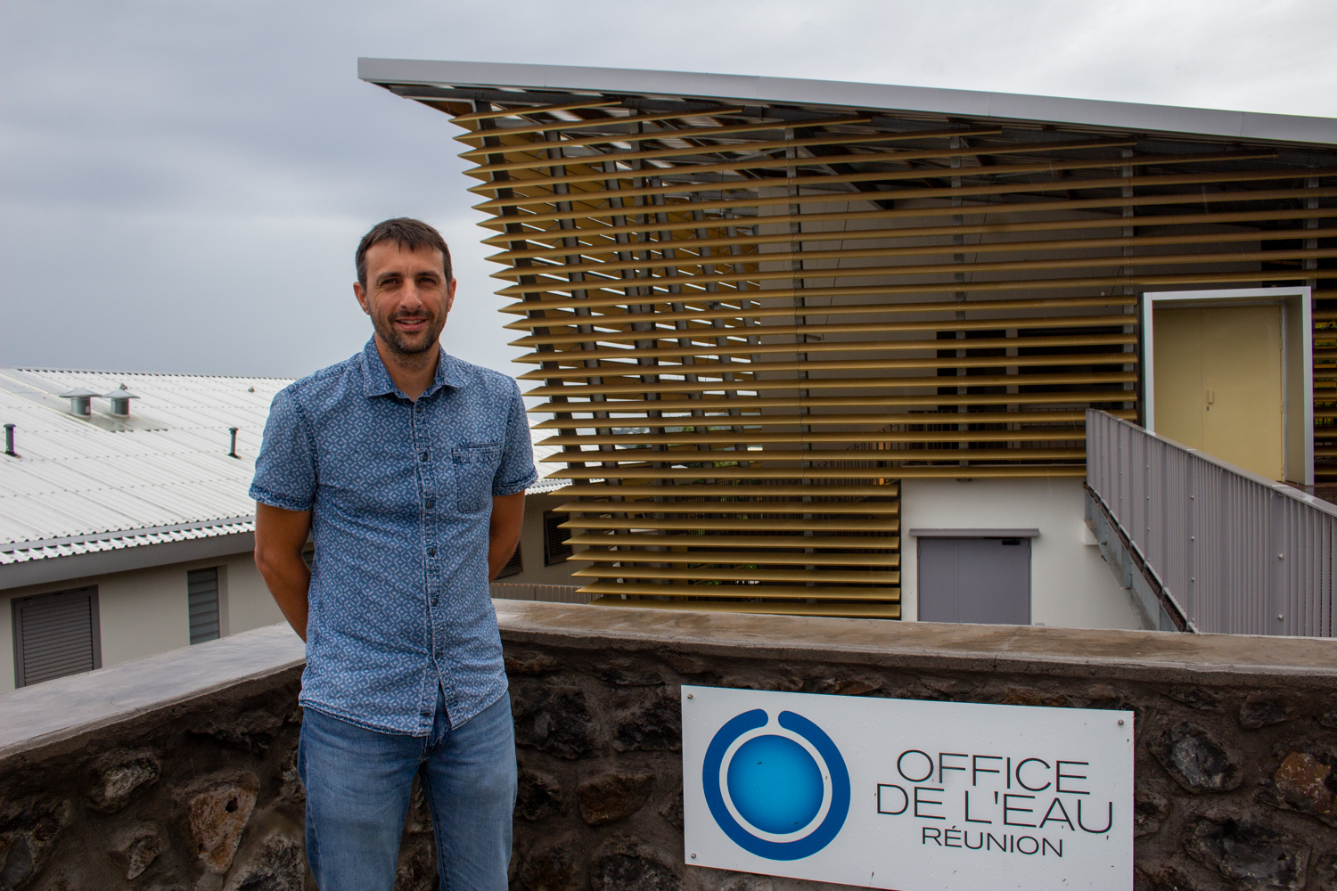Julien BONNIER est chef de l’observatoire de la ressource en eau et de la biodiversité aquatique à l’Office de l’eau de La Réunion © Globe Reporters