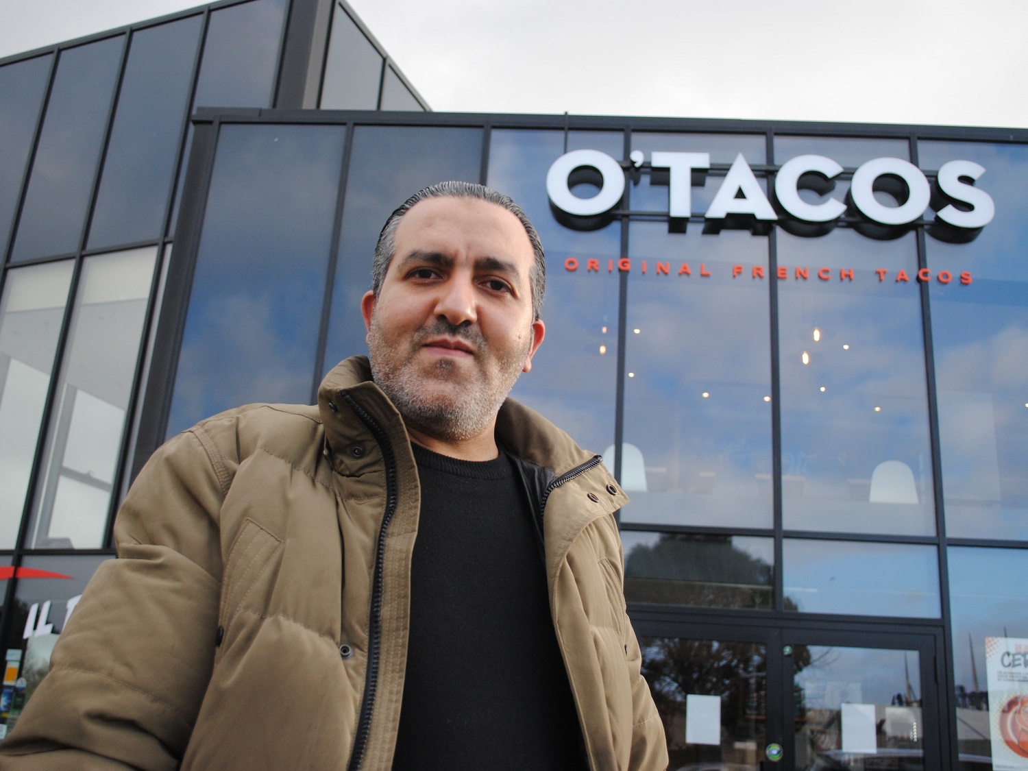 Fouad BOUKLATA est le gérant d’O’Tacos Langueux © Globe Reporters
