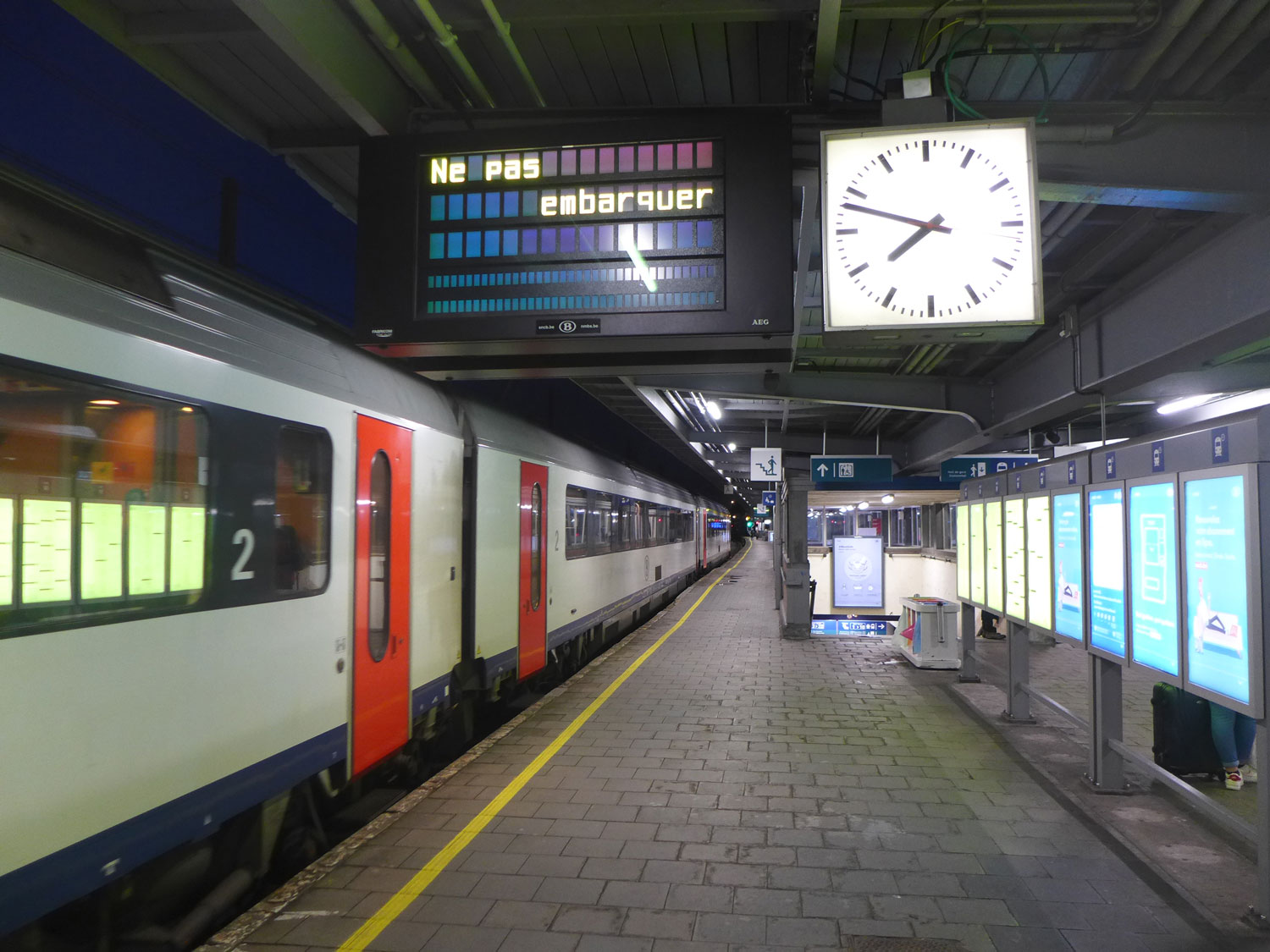 Levé de bonne heure, notre envoyé spécial se rend à la Gare du Midi de Bruxelles. Du fait que beaucoup travaillent depuis chez eux, la gare ne connaît pas l’affluence habituelle à cet horaire © Globe Reporters