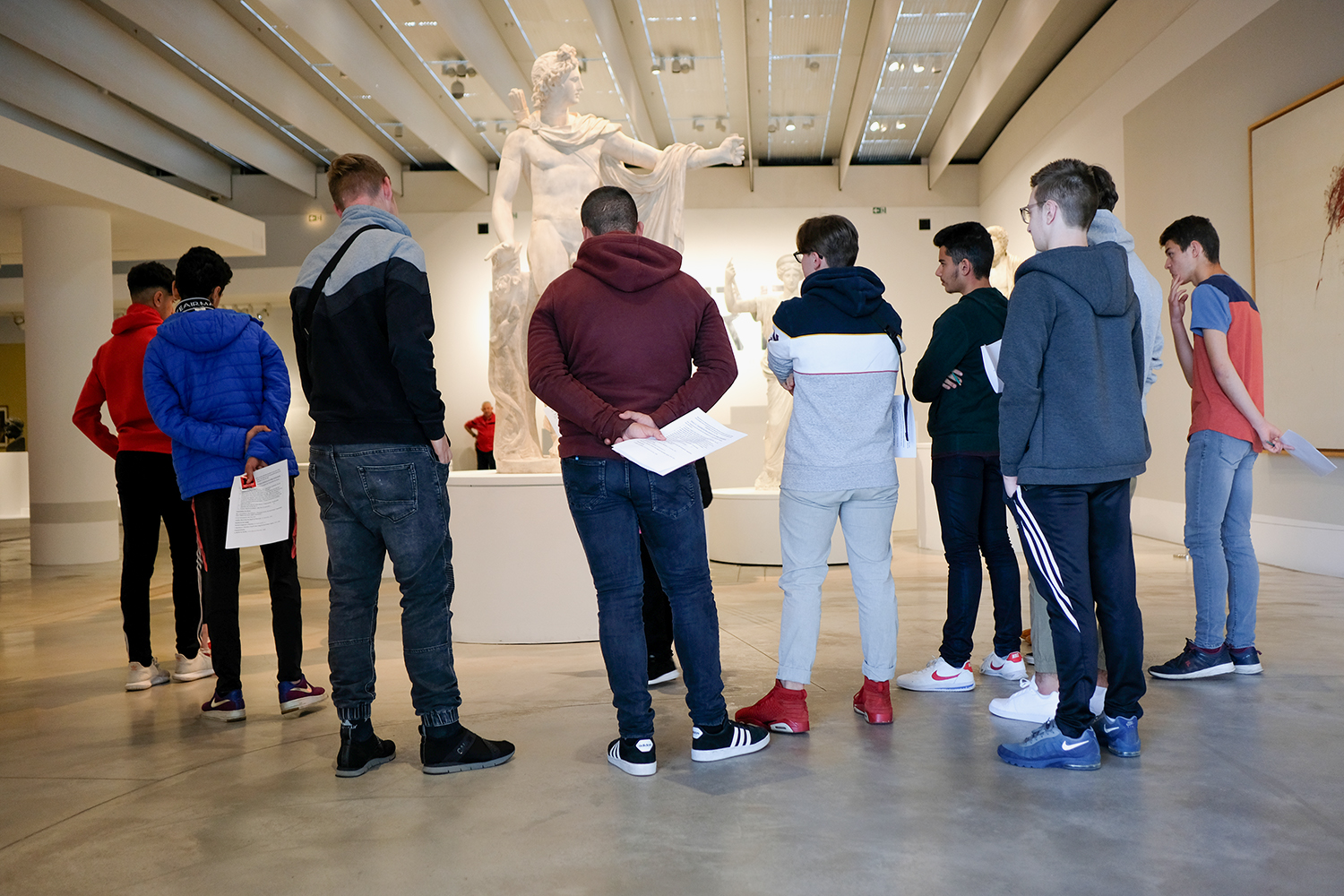 A l’entrée de l’exposition Homère, les visiteurs sont accueillis par les dieux grecs. 