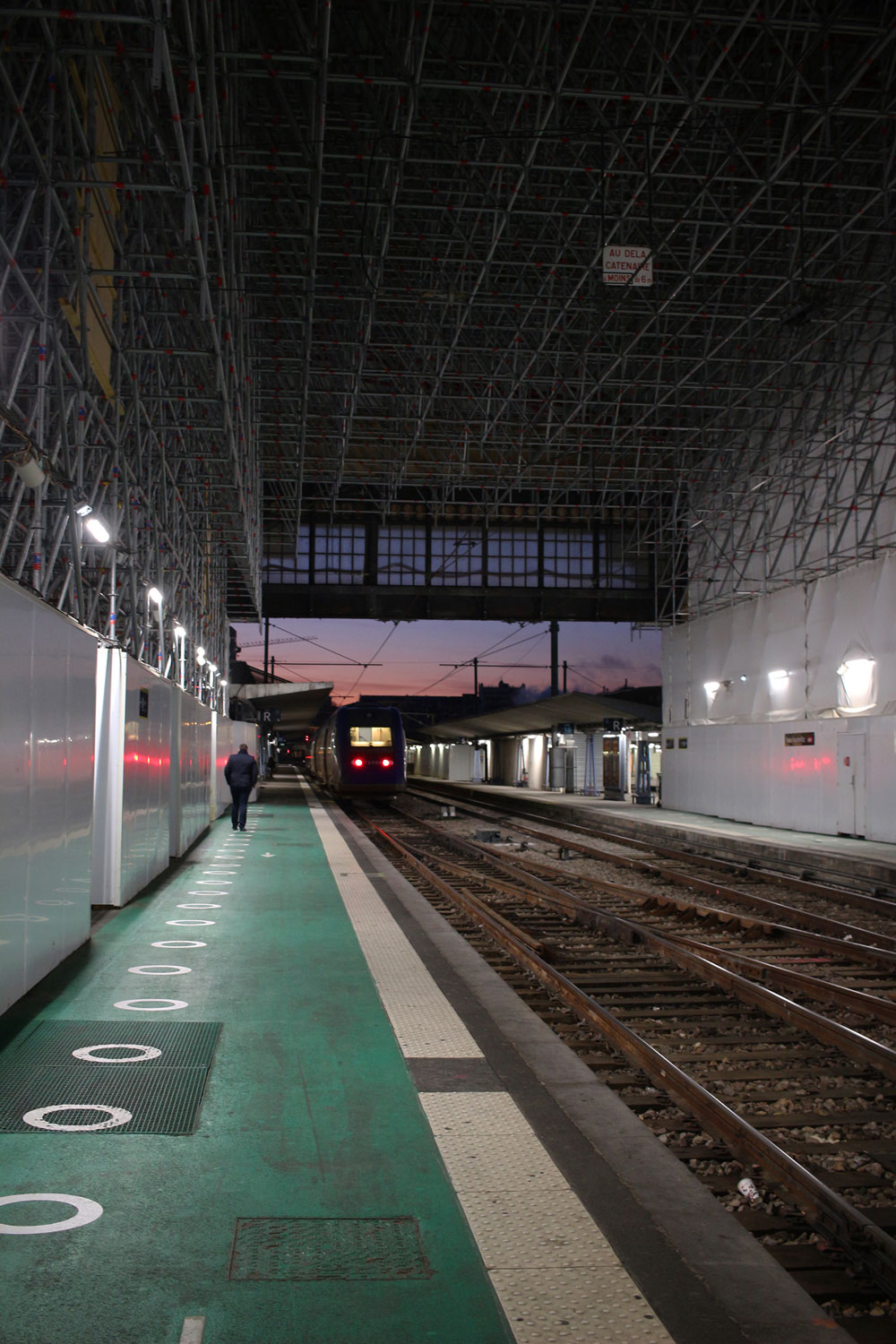 Peu avant le lever du jour, notre journaliste prend le train en Gare d’Austerlitz pour se rendre à Châteaudun © Globe Reporters