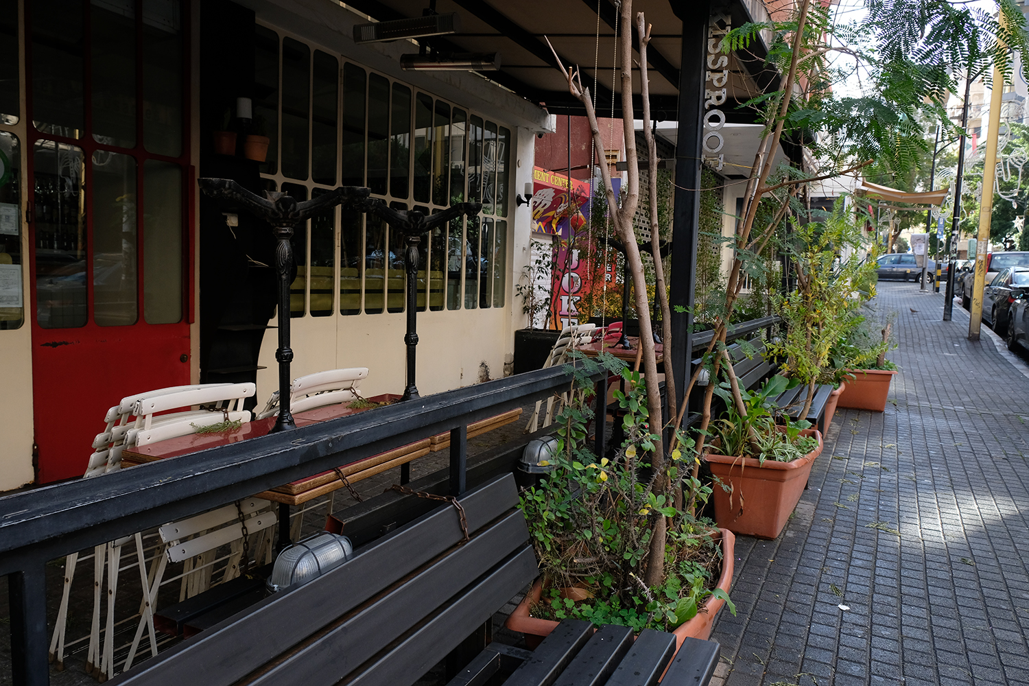 Les cafés de la rue de Badaro resteront encore fermés un moment…© Globe Reporters
