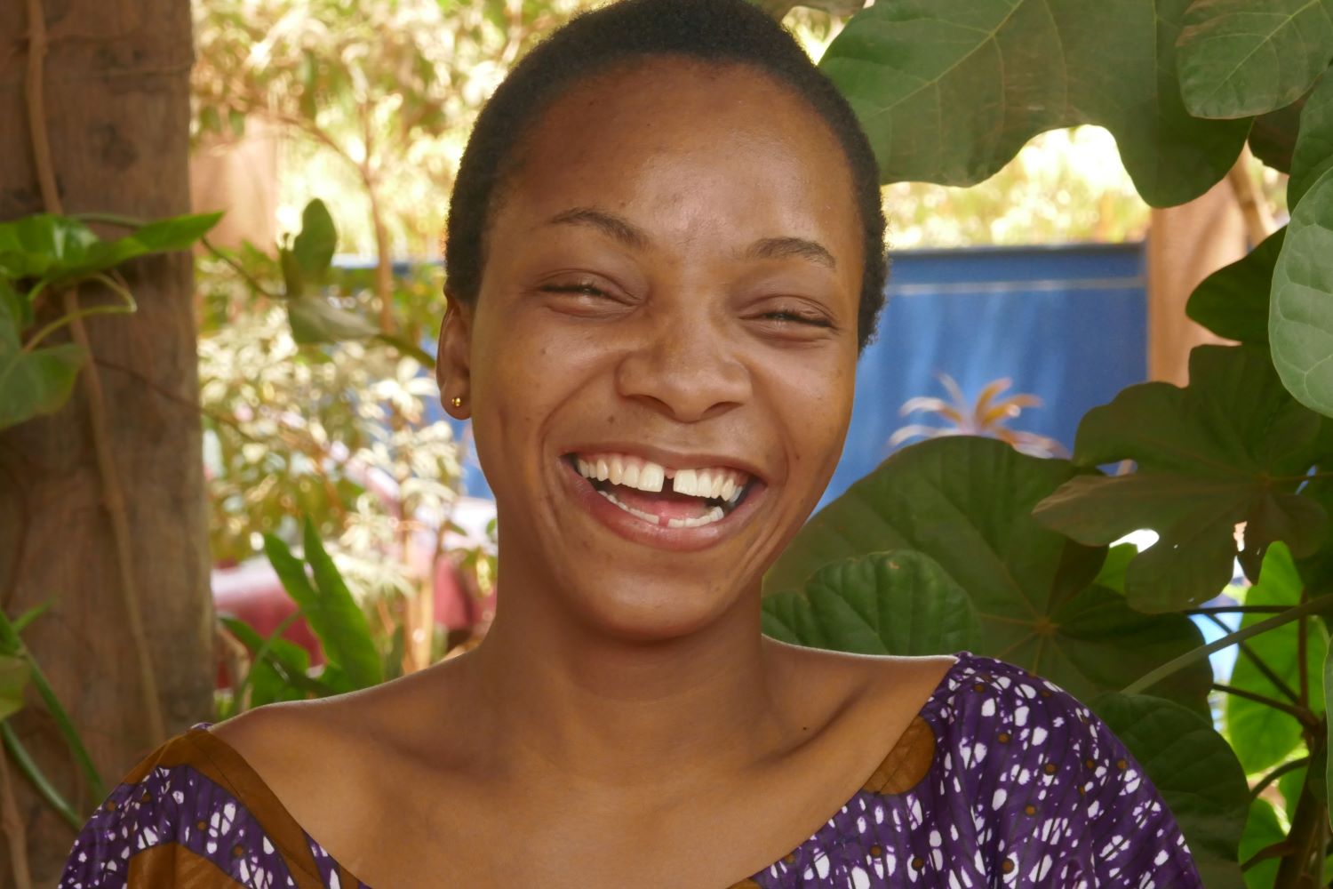 Fatoumata DRAMÉ a une voix grave et profonde et un rire clair contagieux et plein de joie © Globe Reporters