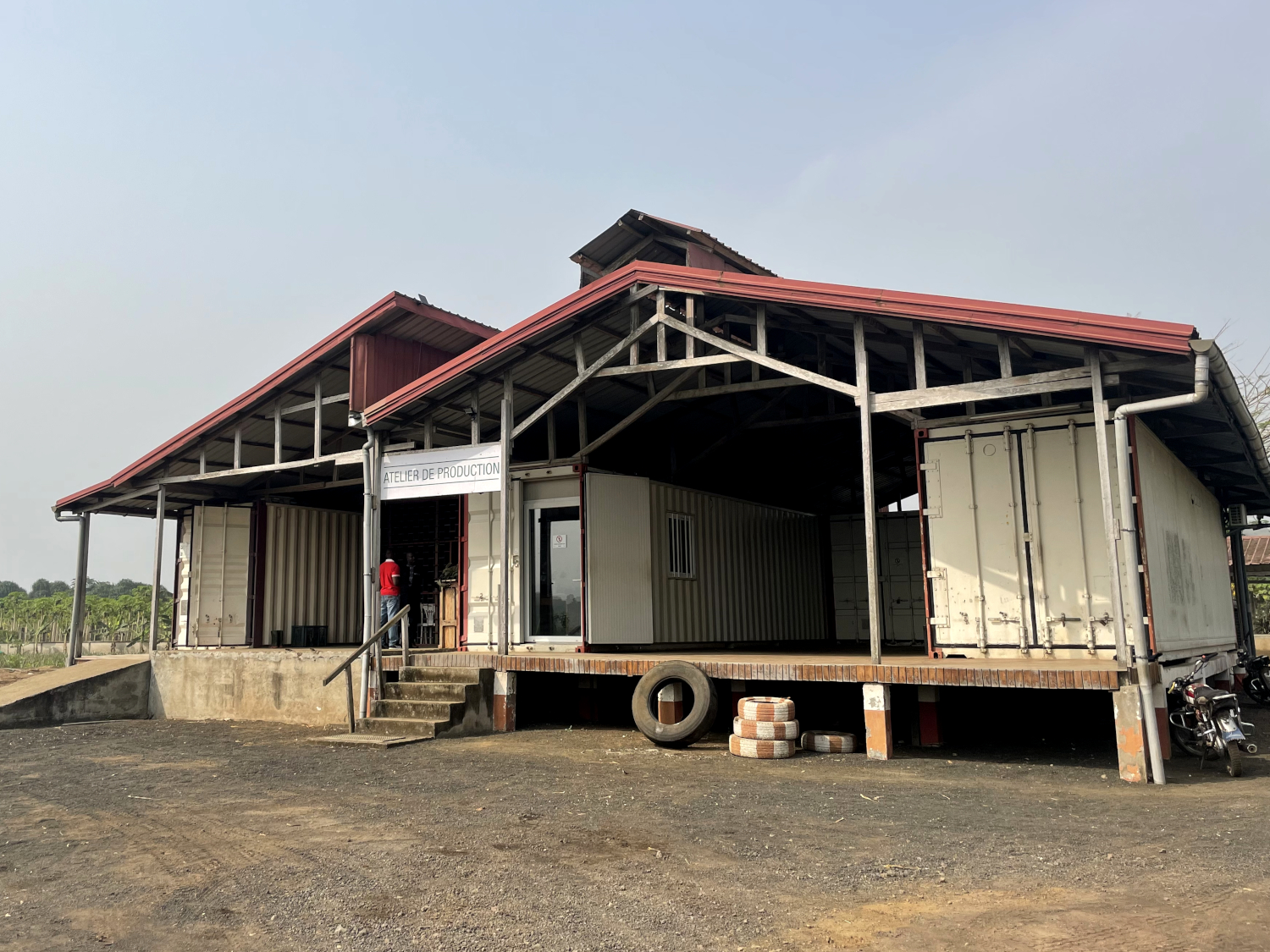 L’atelier de production, prêté à l’IECD par la Société des Plantations du Haut-Penja © Globe Reporters