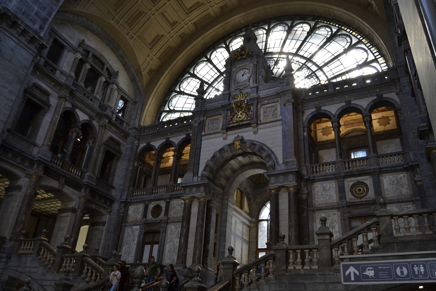 Arrivée à la gare d’Anvers, une gare avec une belle architecture © Globe Reporters