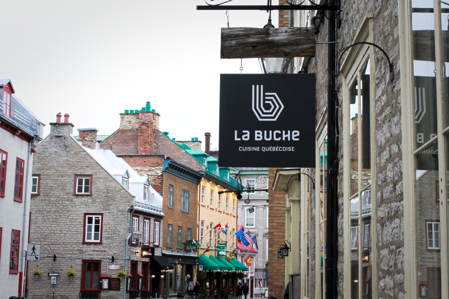 Arrivée au restaurant La Bûche, dans la ville de Québec © Globe Reporters