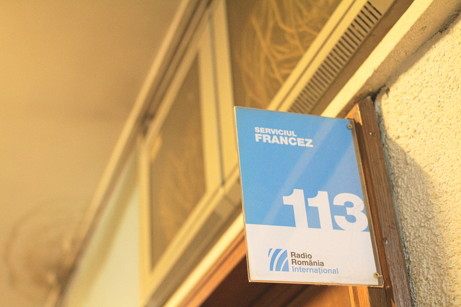 La section française, annoncée dans le couloir du 1er étage.