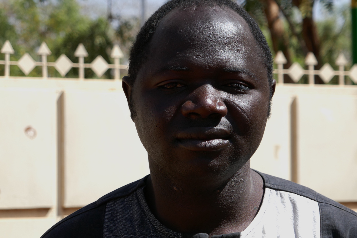 Portrait de Pingdwende Mady KIMA, étudiant de sociologie à l’Université de Ouagadougou et guide du Mémorial Thomas SANKARA © Globe Reporters