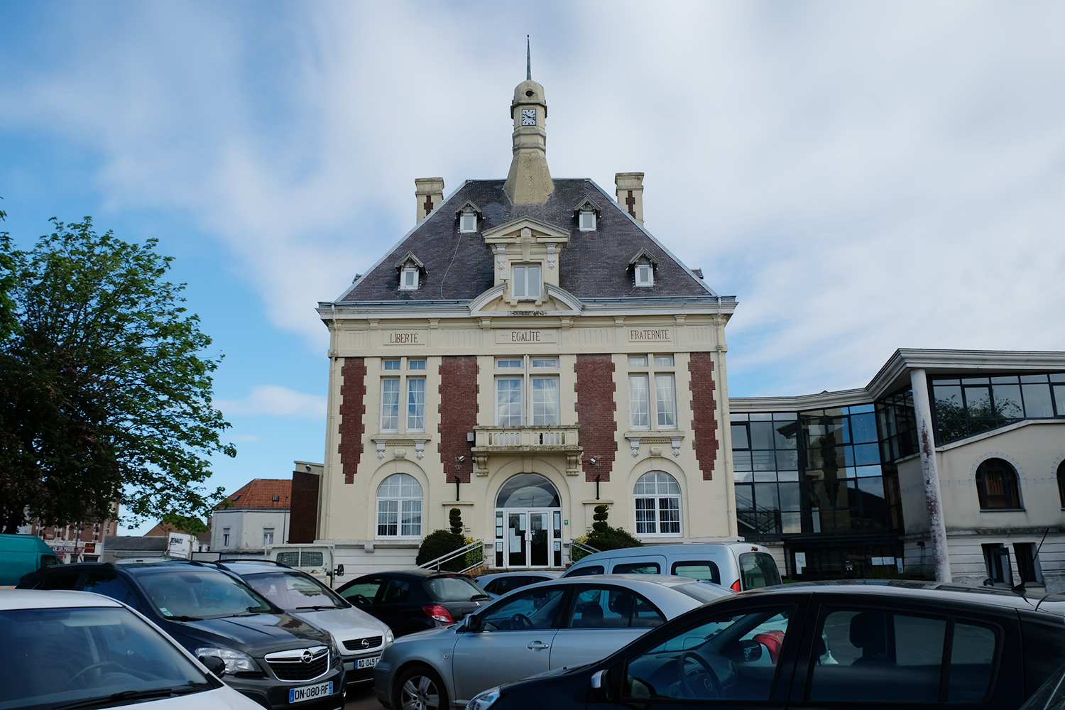 La mairie de Loos-en-Gohelle, commune de 6 500 habitants dans la communauté d’agglomération de Lens-Liévin. 