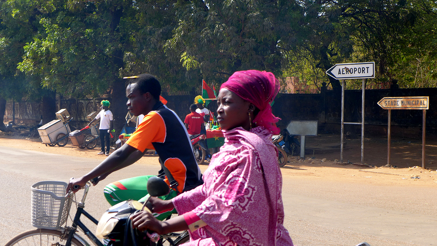 Wemtenga est près de l’aéroport de Ouagadougou. Voici le goudron qui mène vers l’aéroport © Globe Reporters