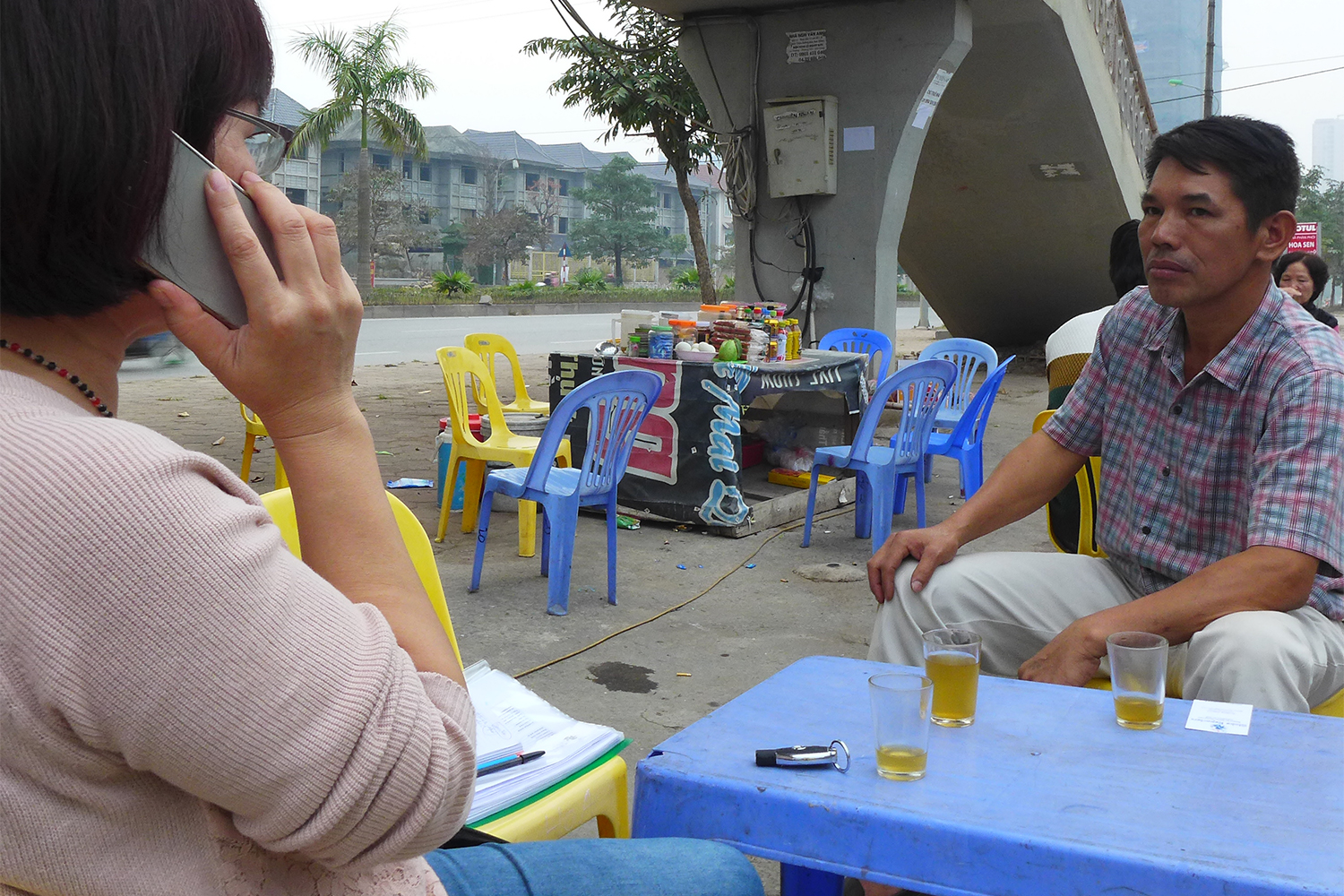 Quynh Huong Do, professeure de français, a pris un thé avec nous pour faire la traduction. C’est sa voix que vous entendez dans les sons !