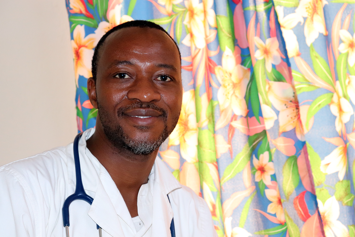 Alassane ADAM est médecin généraliste aux urgences de l’hôpital. Il est spécialisé en diabète et paludisme. 