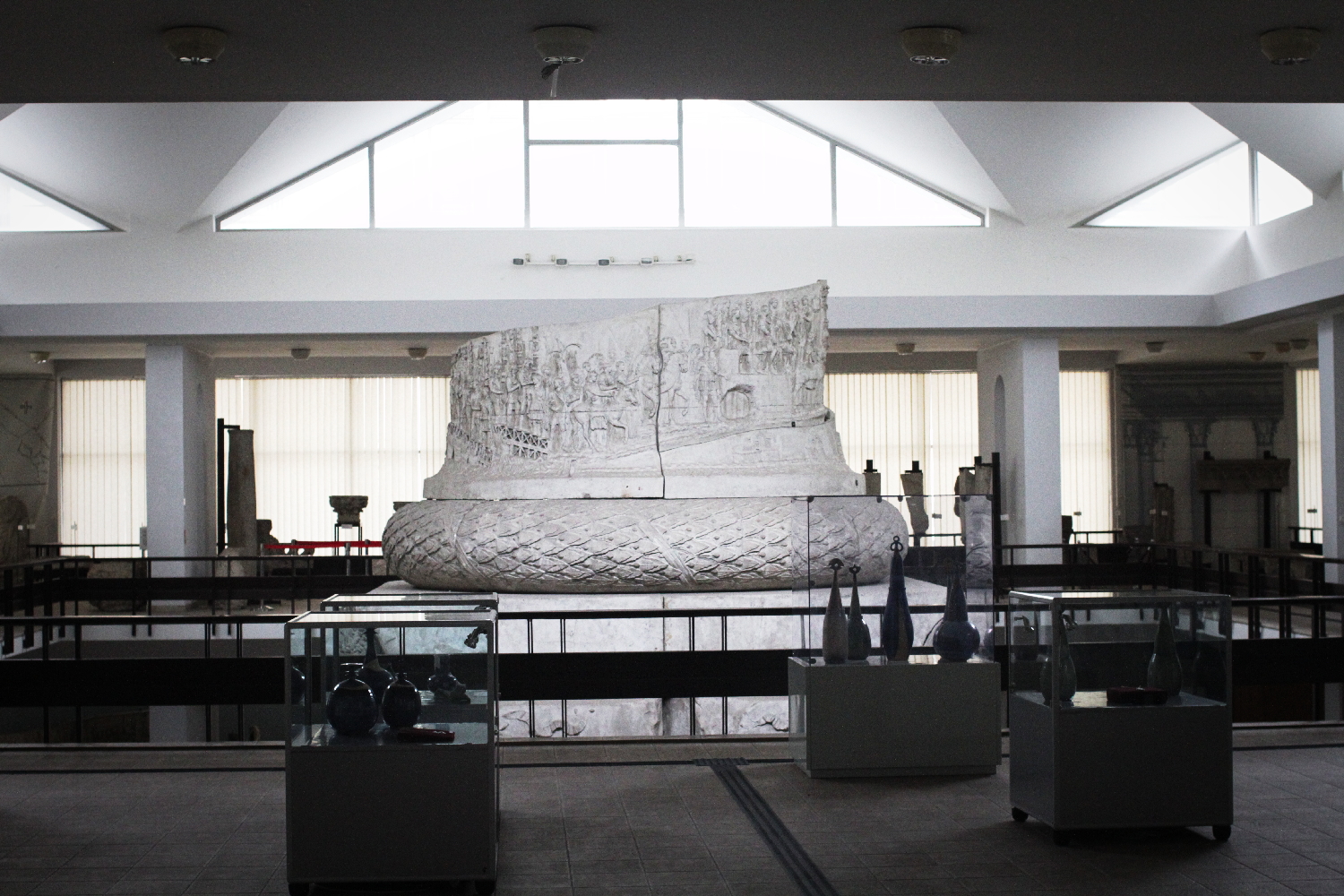Dans le musée, la copie de la colonne de Trajan.
