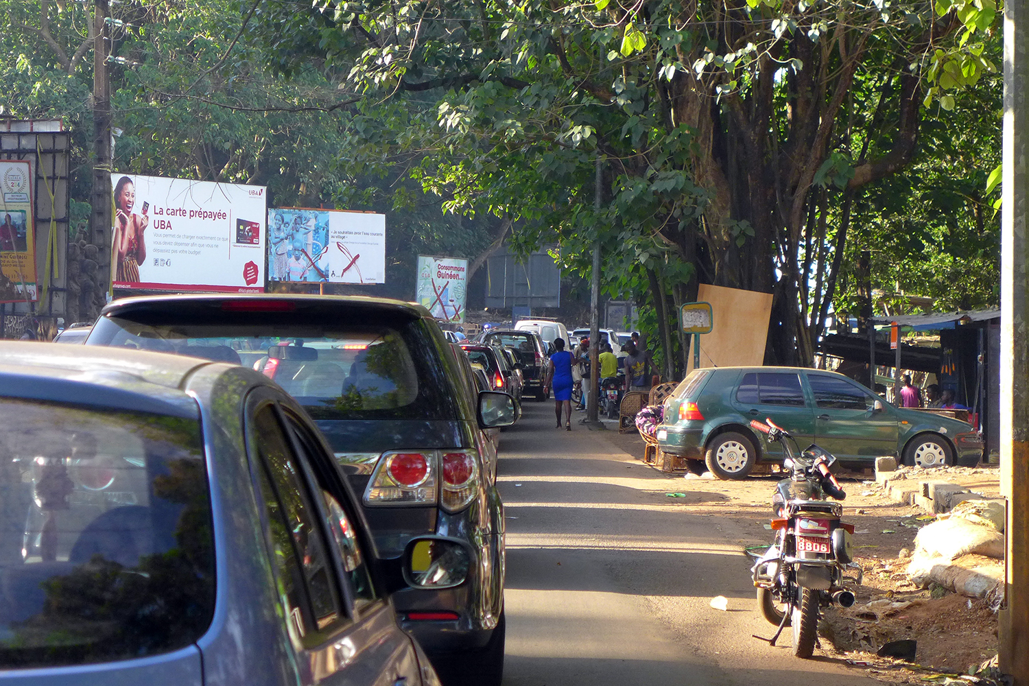 Embouteillage matinal à la sortie du quartier de Kipé en direction du centre-ville de Conakry.