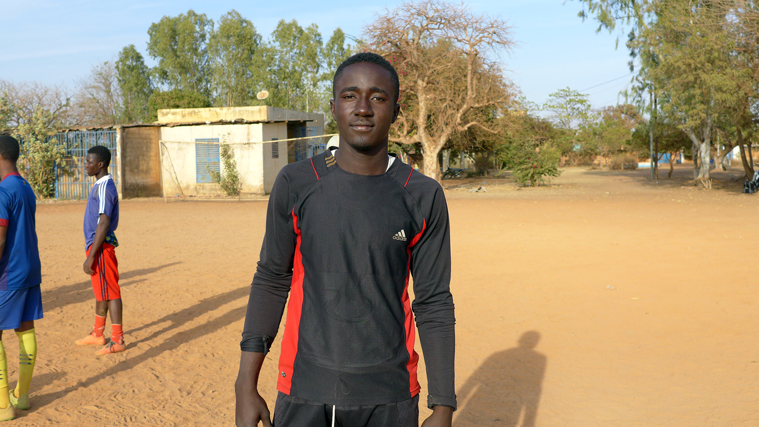 Franco LAOTAYE arrive du Tchad. Avant venir intégrer l’école de football, il a passé son BAC.