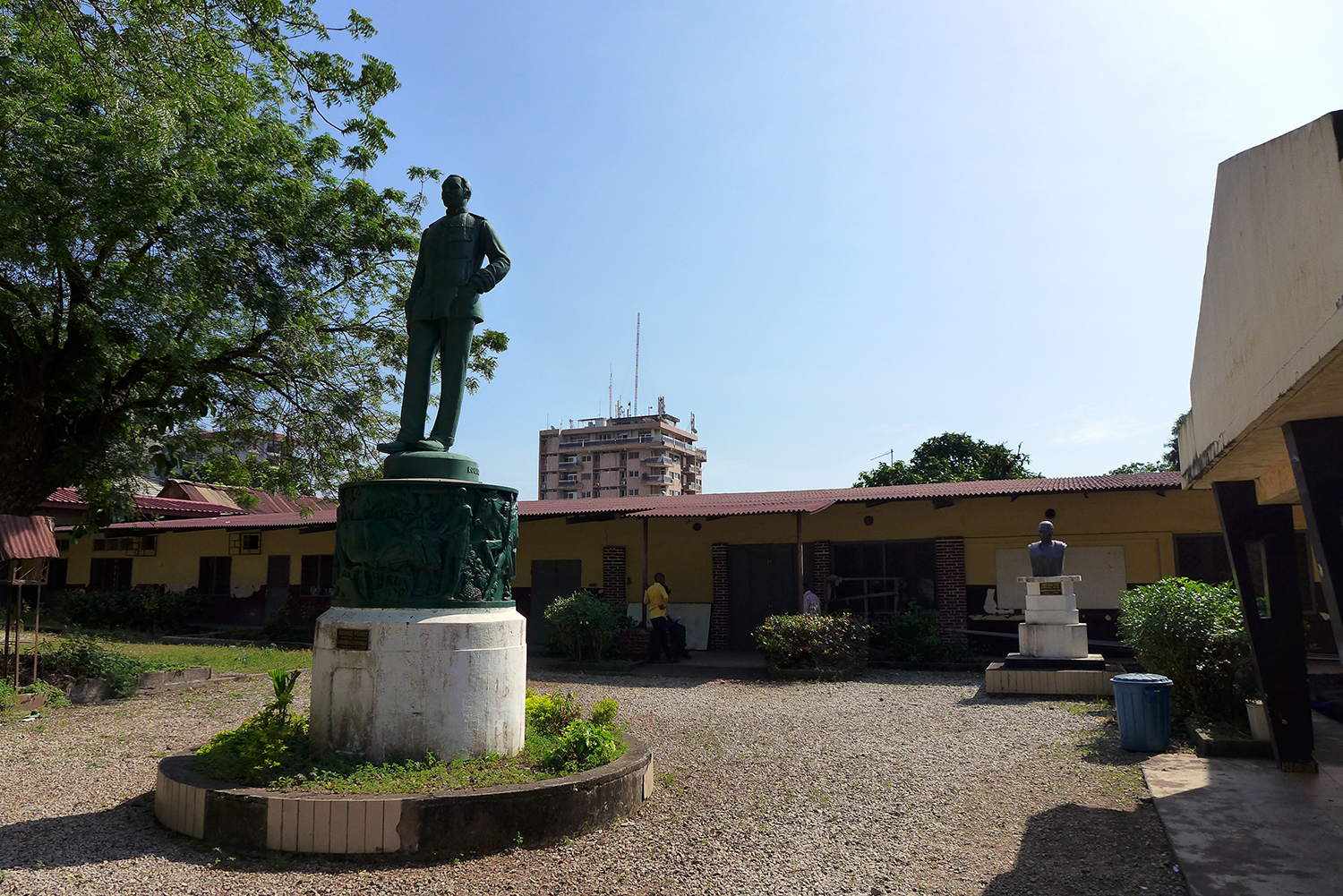 Statue de Georges Poiret, lieutenant-gouverneur de la Guinée française de 1916 à 1926 