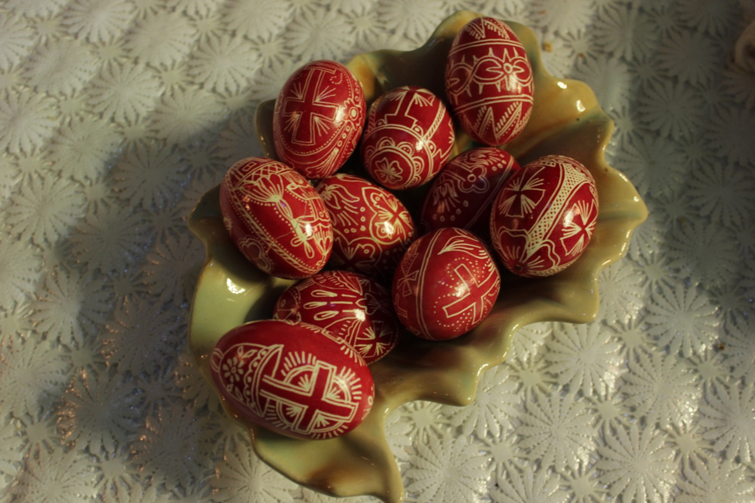 Des œufs peints de la région de Buzau, ici avec des motifs traditionnels de cette région (photo Anamaria Iuga)