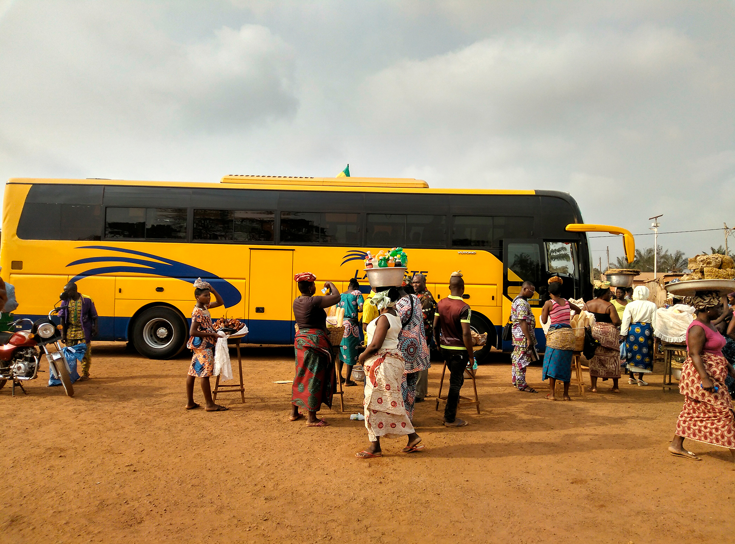 Les compagnies de bus qui traversent le pays du nord au sud proposent des bus confortables équipés du wifi.  