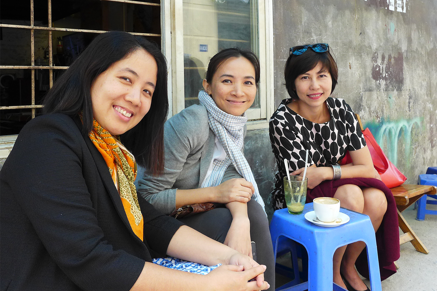 De gauche à droite : Huyen, Ang Dang et Bai Chau.