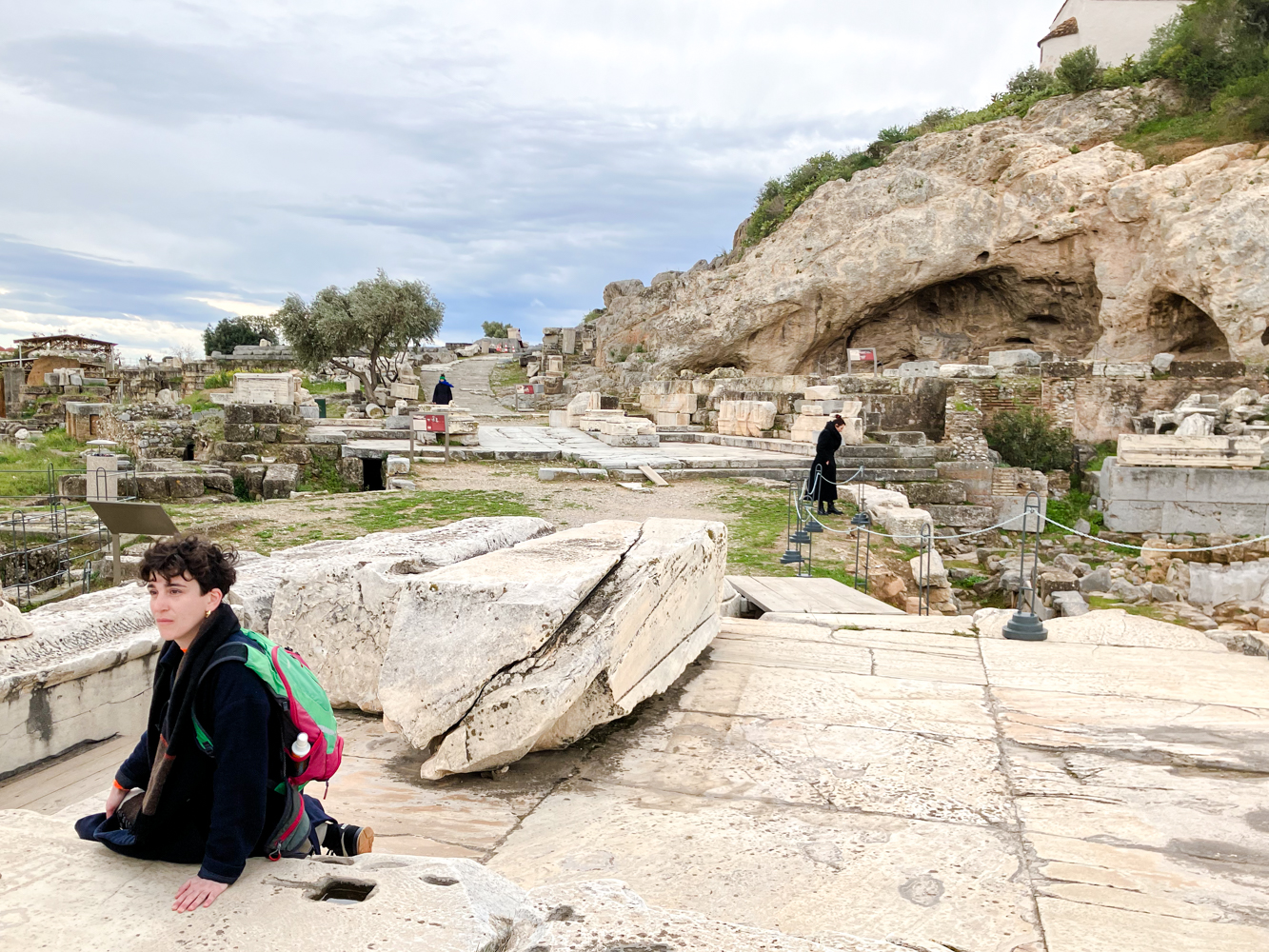 Performance culturelle sur le site archéologique d’Éleusis © Globe Reporters