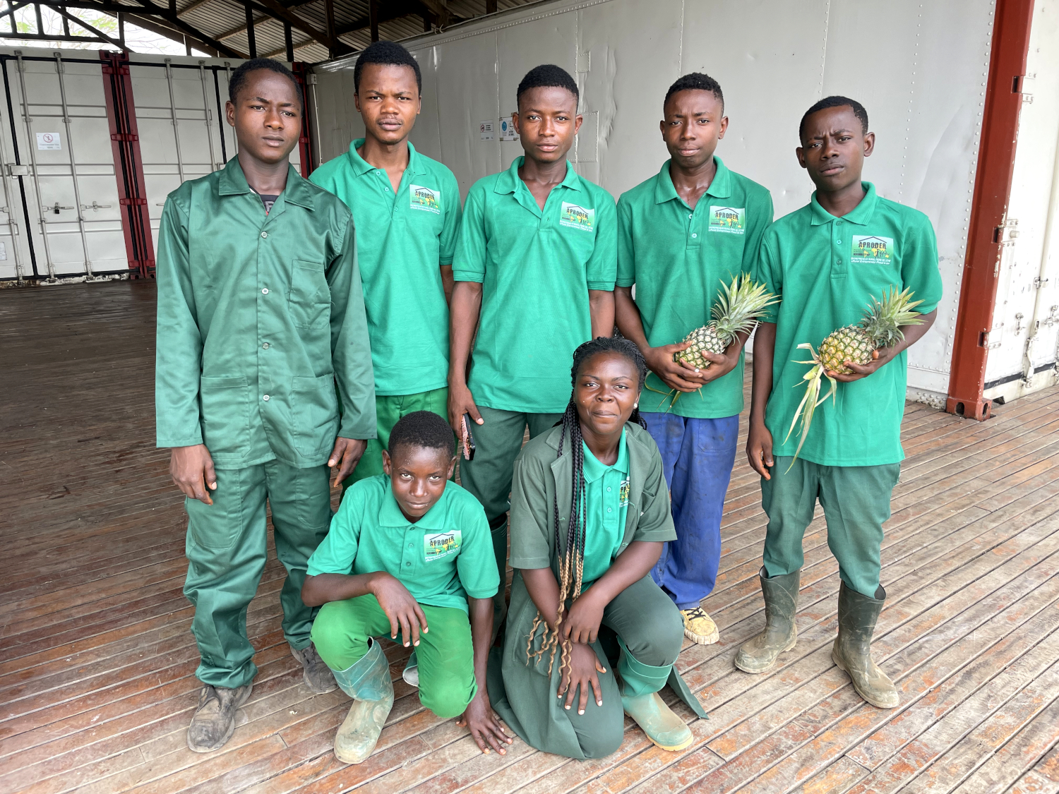 Les élèves de Franck LANDO dont la formation est financée par la Société des Plantations du Haut-Penja en vue de les employer © Globe Reporters