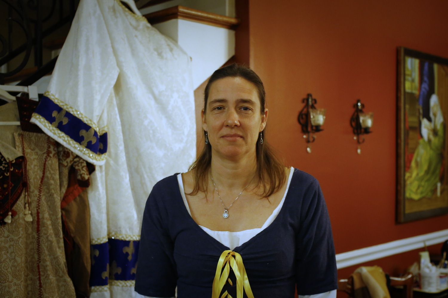 Nathalie DAJKO, francophone et professeure d’anthropologie à l’Université de Tulane, fait partie du Krewe de Jeanne d’Arc © Globe Reporters