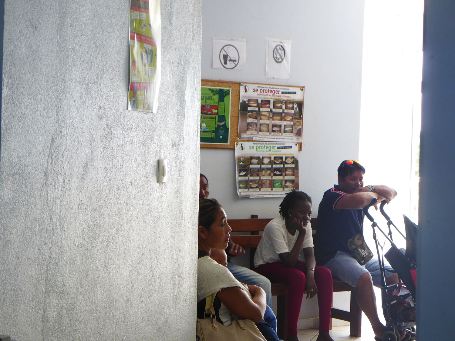Salle d’attente du centre de santé André ROSEMONT à Maripasoula.