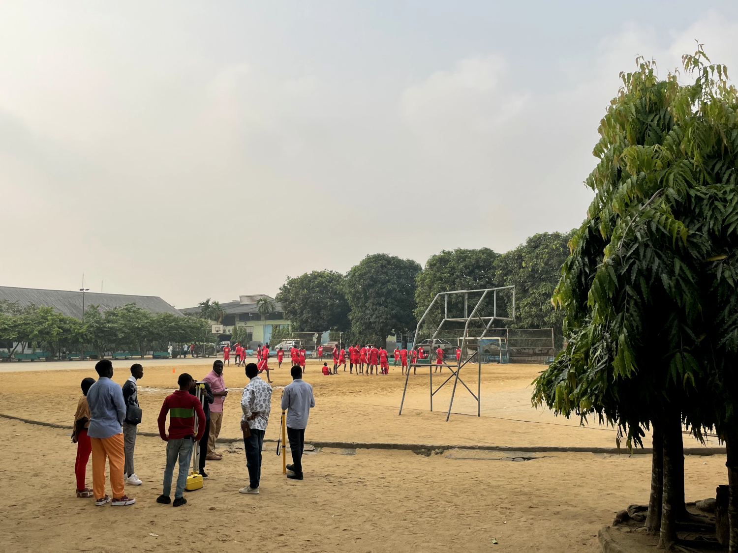 Le terrain de sport du collège de La Salle de Douala © Globe Reporters