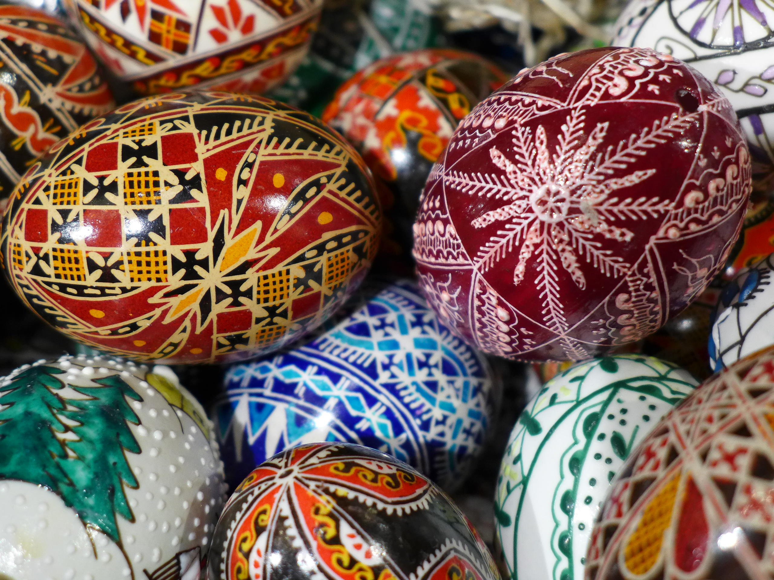 Des œufs peints, vendus dans la boutique d’artisanat « My Romanian store » .