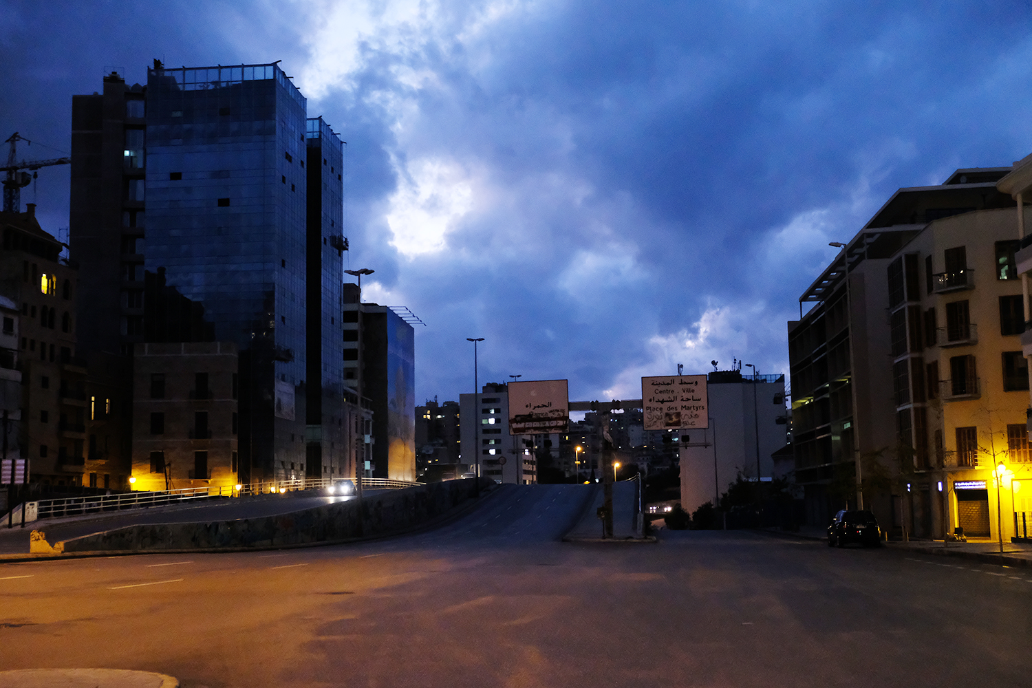Il est à peine 18h00 quand Sidonie prend la photo, un jour de semaine. Cette artère principale du centre de la ville devrait normalement crouler sous les véhicules © Globe Reporters