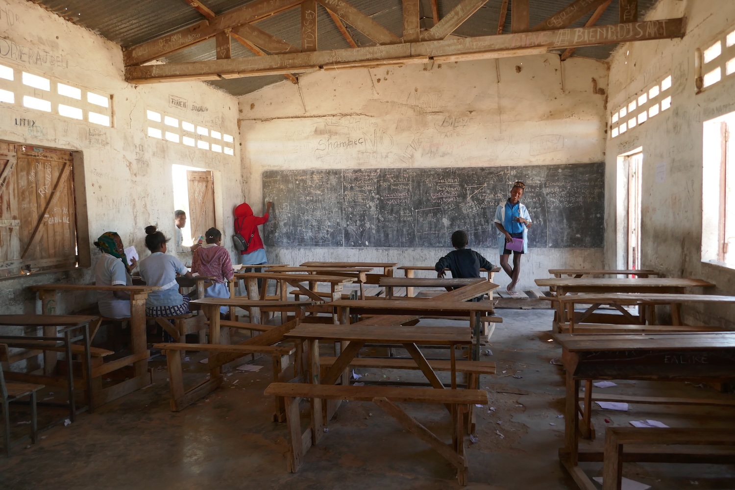 L’intérieure d’une classe de 3ème au collège public d’Itampolo © Globe Reporters