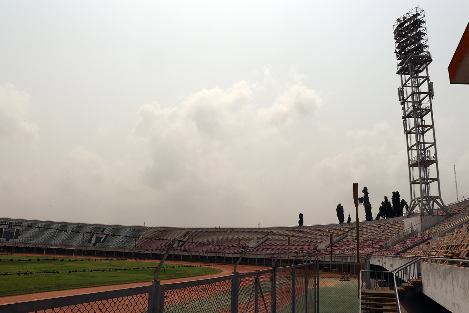 Ce stade abrite des rencontres de football, mais il est aussi équipé pour héberger des compétitions d’autres sports comme des meetings d’athlétisme. 