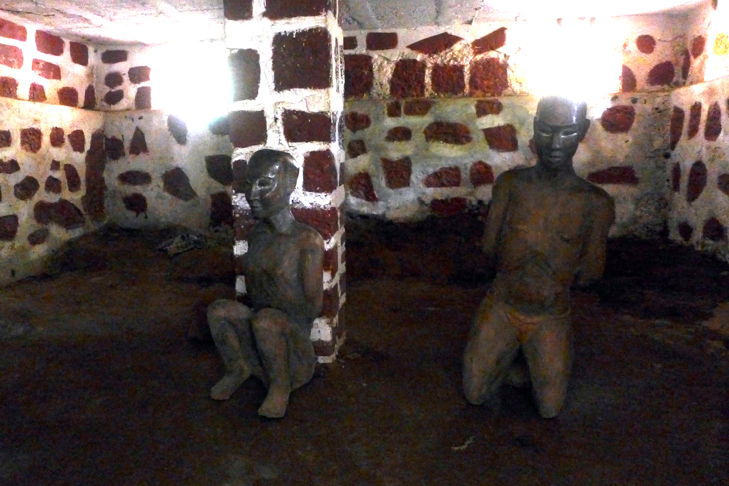 La cave où étaient cachés les esclaves avant leur départ pour l’Amérique après l’abolition de la traite négrière.