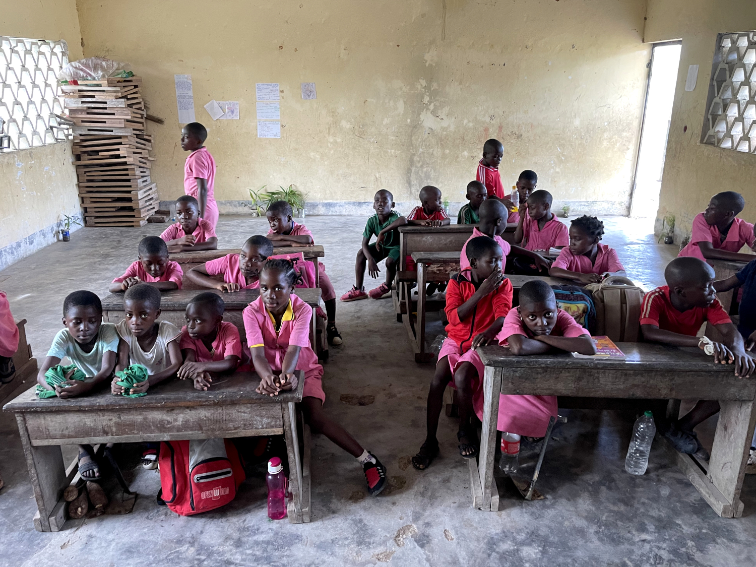 Salle de classe à l’école primaire d’Ebodjé © Globe Reporters