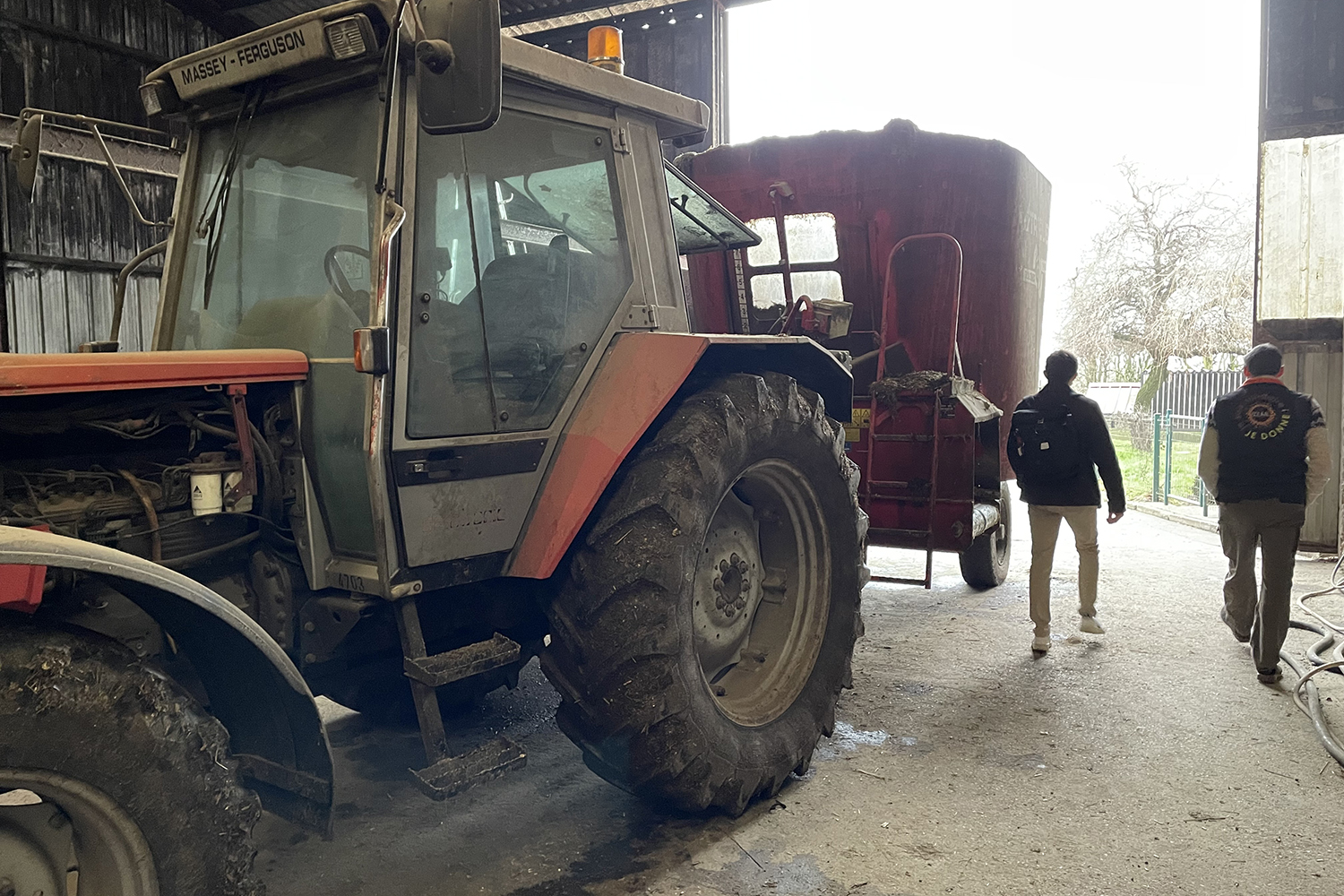 Tracteur présent sur l’exploitation de M. RUFIN. © Globe Reporters