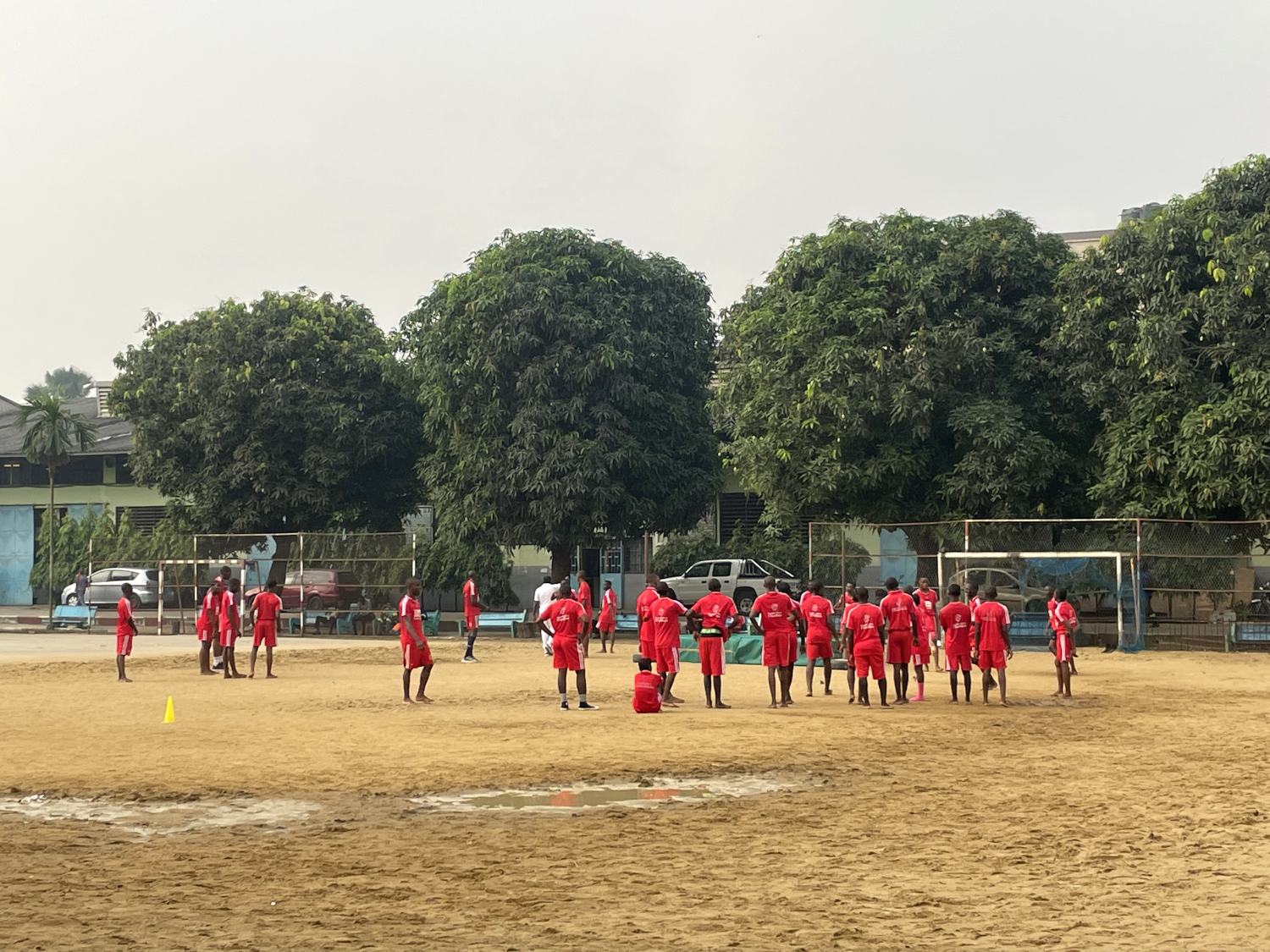 Cours de sport au collège de La salle à Douala © Globe Reporters