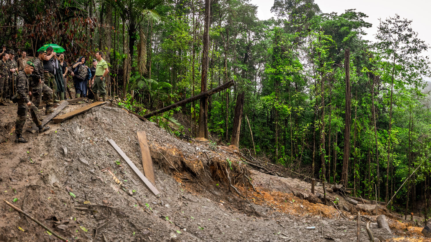 Destruction d’un site d’orpaillage dans le cadre d’une opération Harpie – crédit WWF
