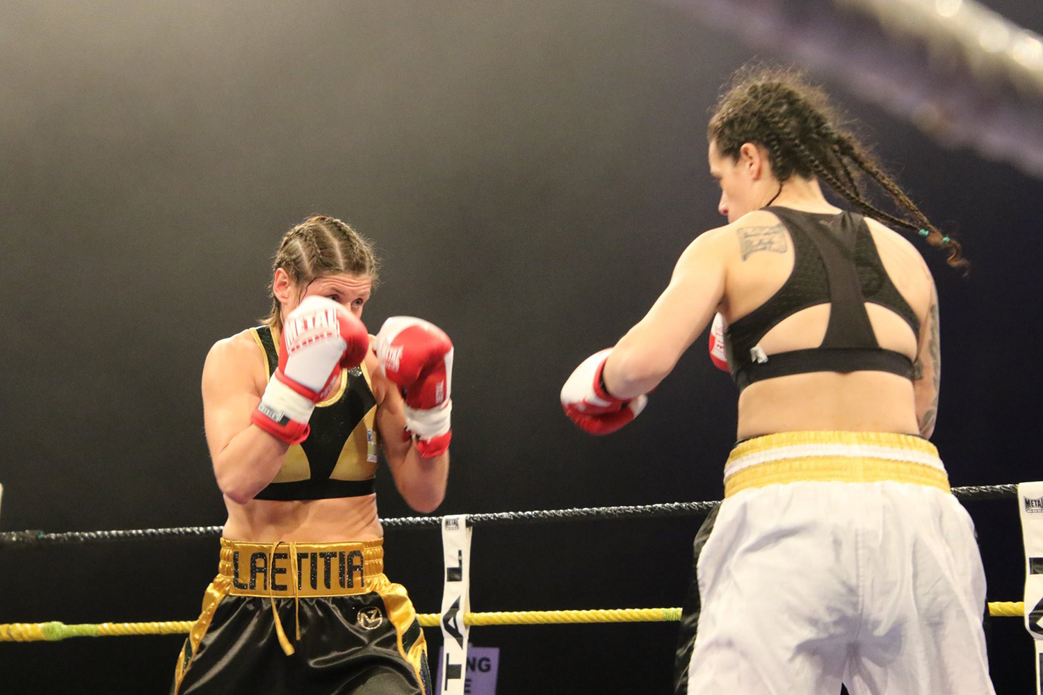 Elle remporte le combat face à la serbe Aleksandra Vujovic.