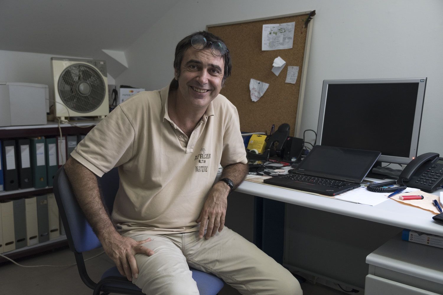 Jean-Lambert JOIN est professeur, directeur du département des Sciences de la Terre à l’Université de la Réunion.