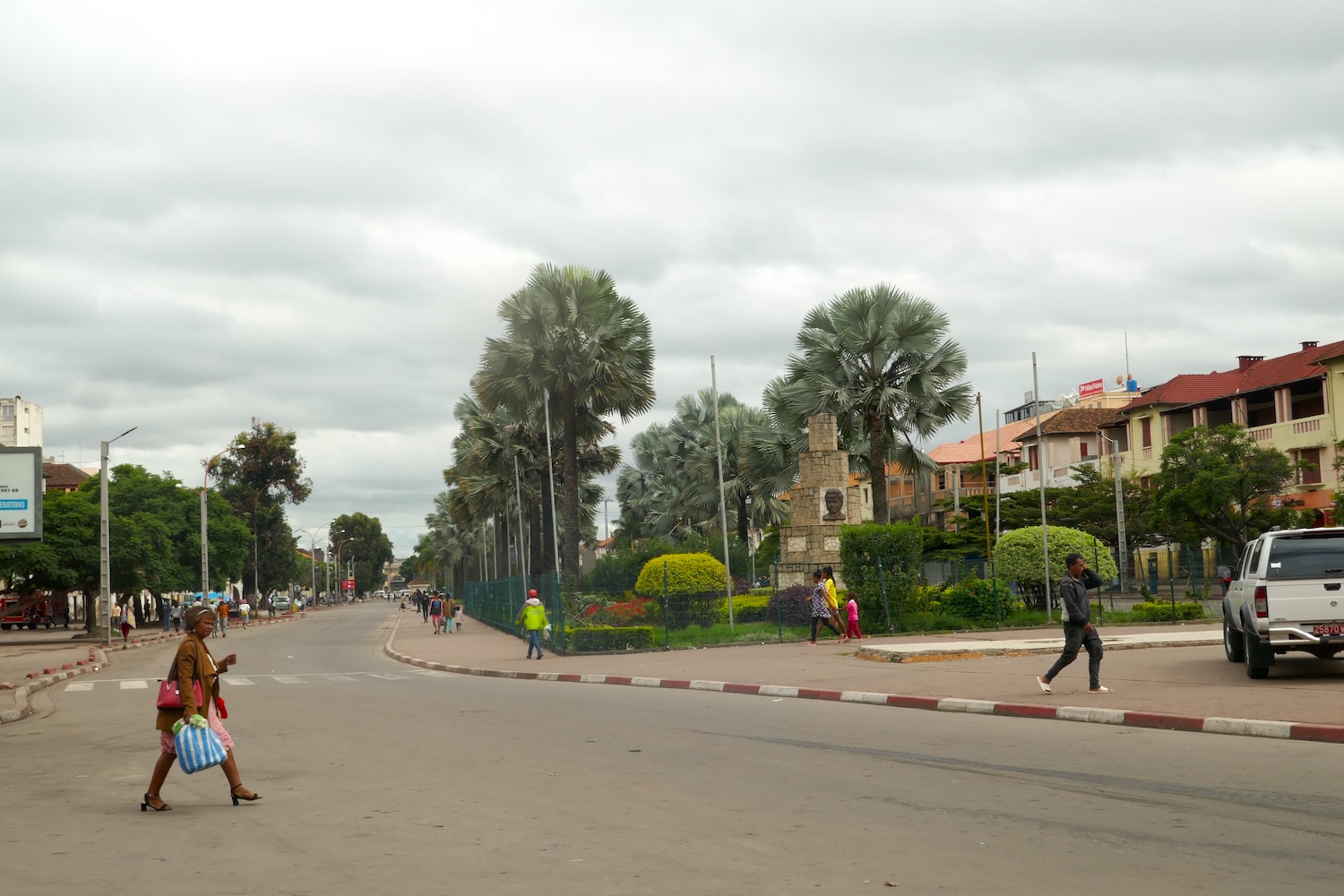 Vue de l’avenue de l’Indépendance, axe très important de la ville d’Antananarivo, à quelques pas de l’établissement scolaire d’Analakely © Globe Reporters