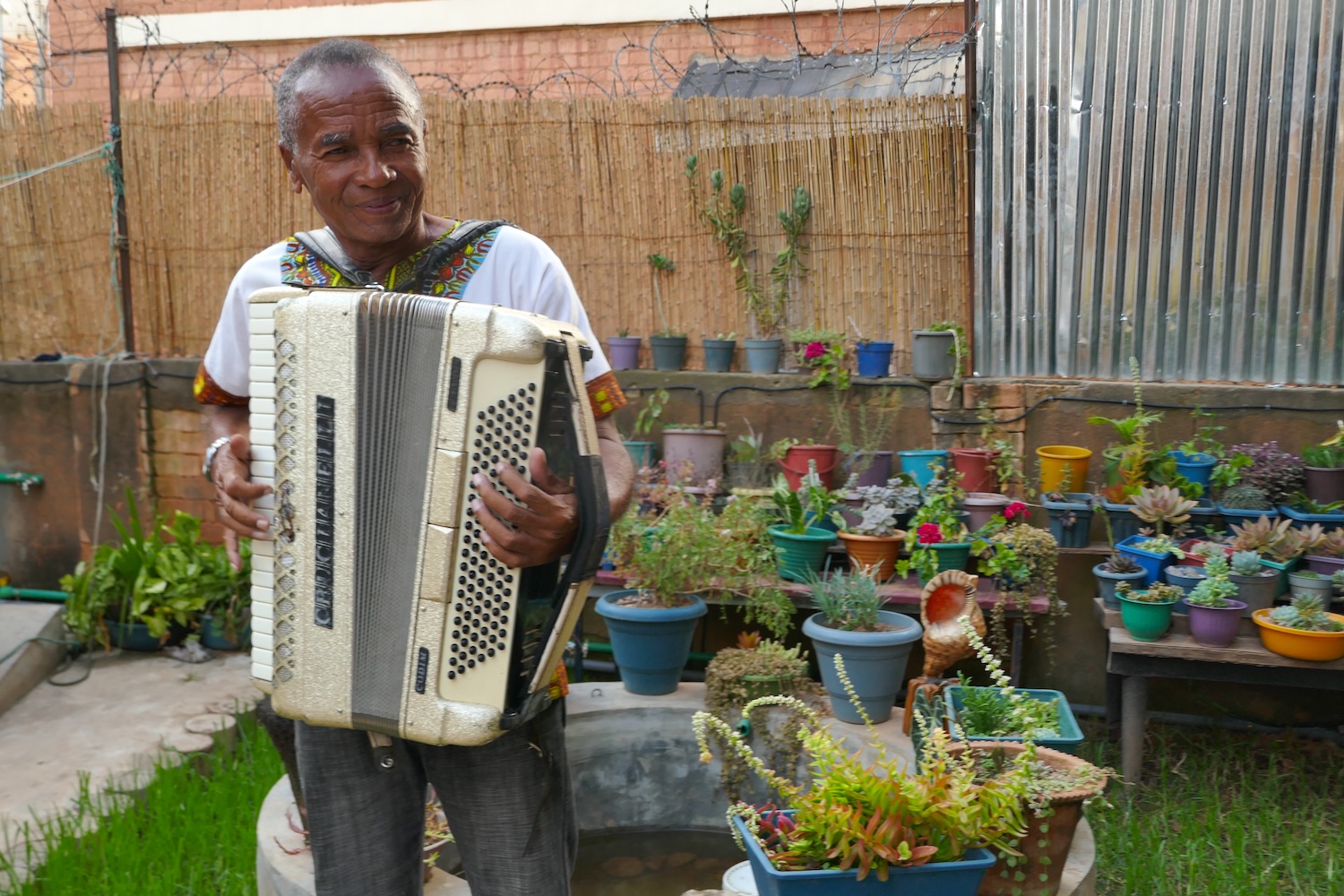 Jean PISO joue de l‘accordéon depuis l’âge de 10 ans © Globe Reporters