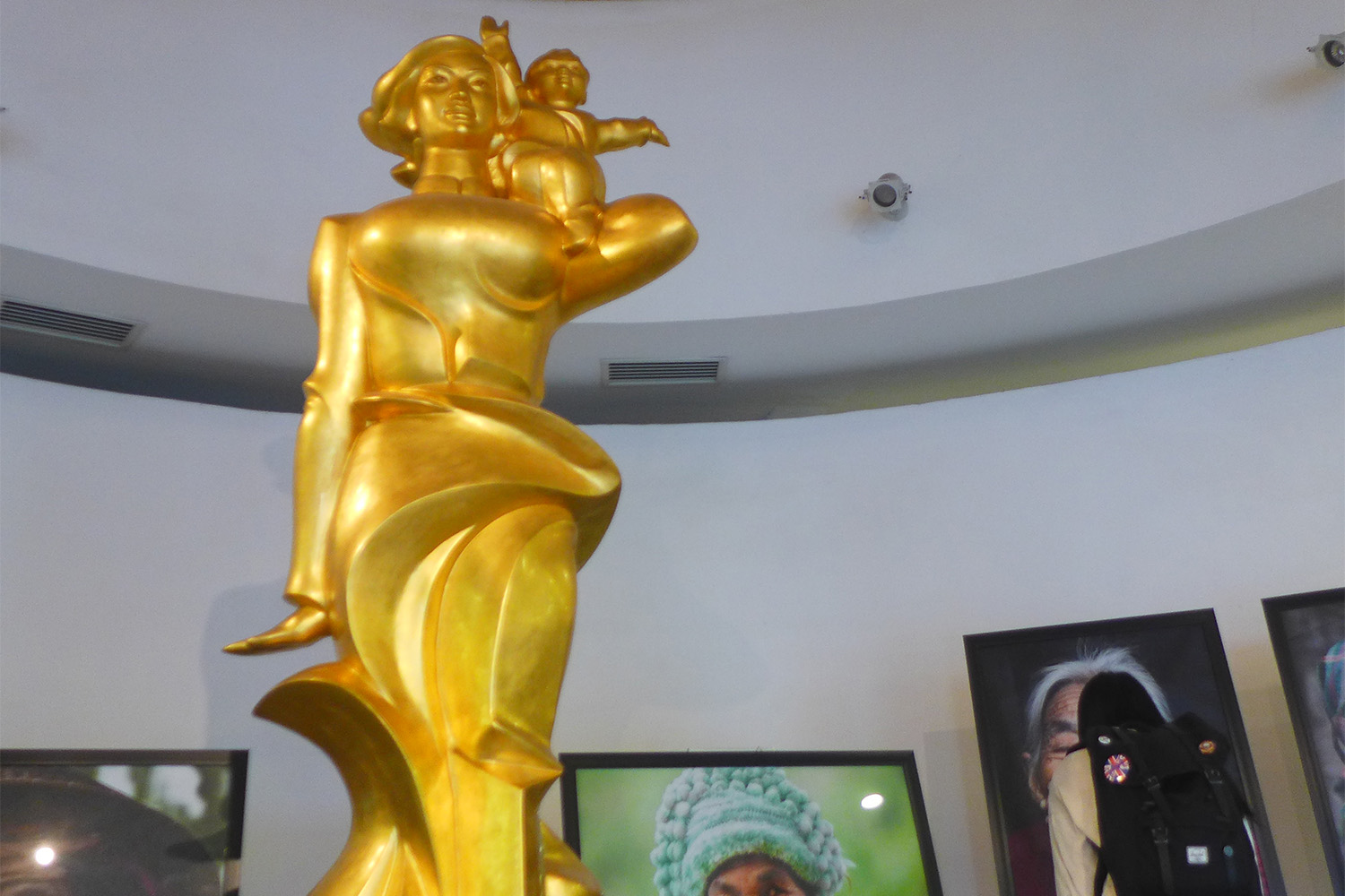 A l’intérieur du musée, une grande statue symbolise la puissance de la femme vietnamienne.